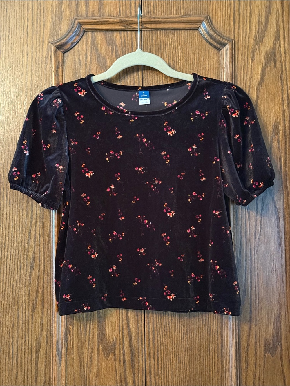 Old Navy Girls Black Velvet Puff-Sleeve Tee with Floral Print size 10-12